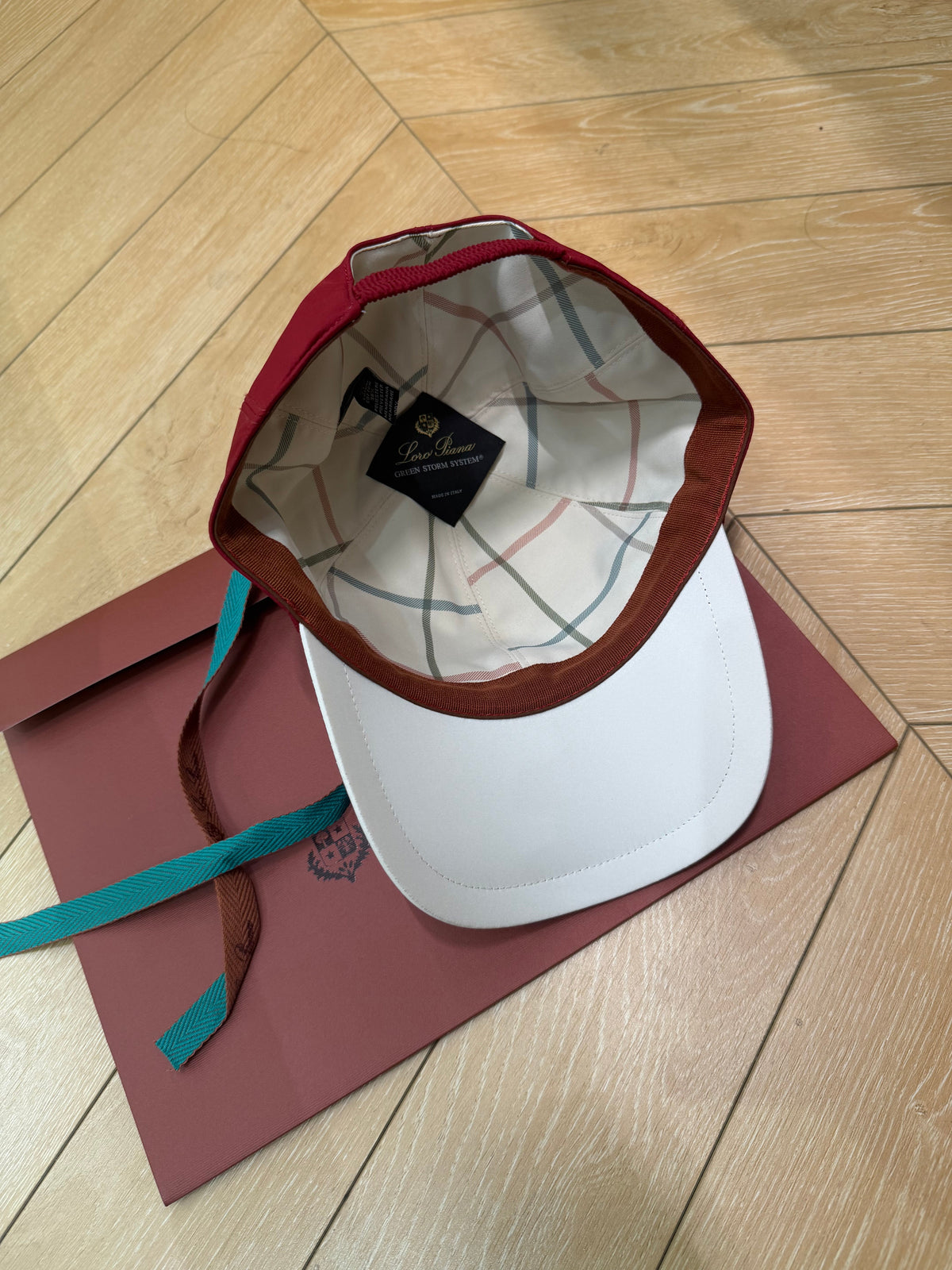 Casquette loro piana full qualité rouge