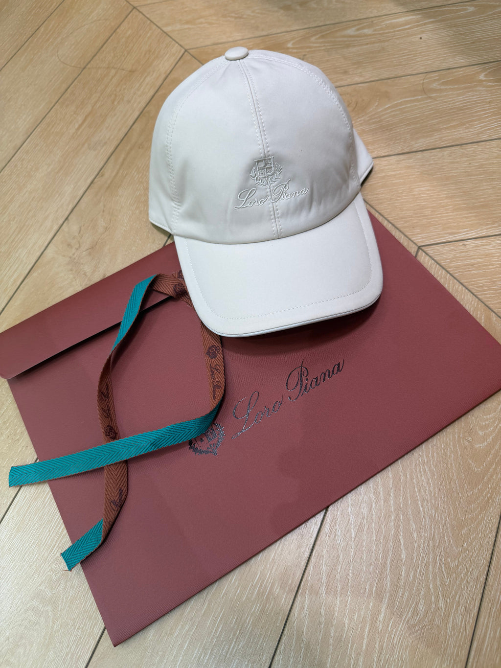 Casquette loro piana full qualité blanche