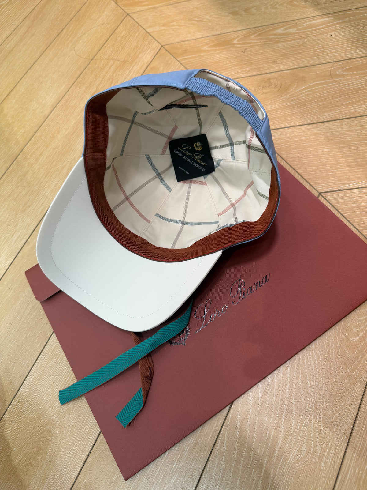 Casquette loro piana full qualité bleu ciel