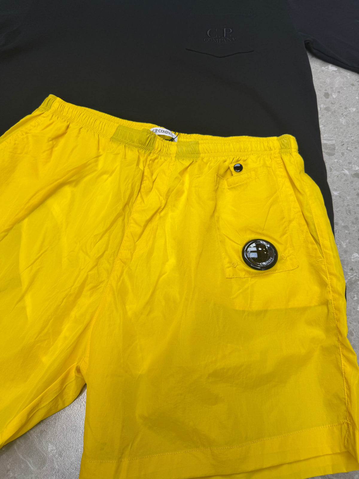 Ensemble cp company noir et jaune