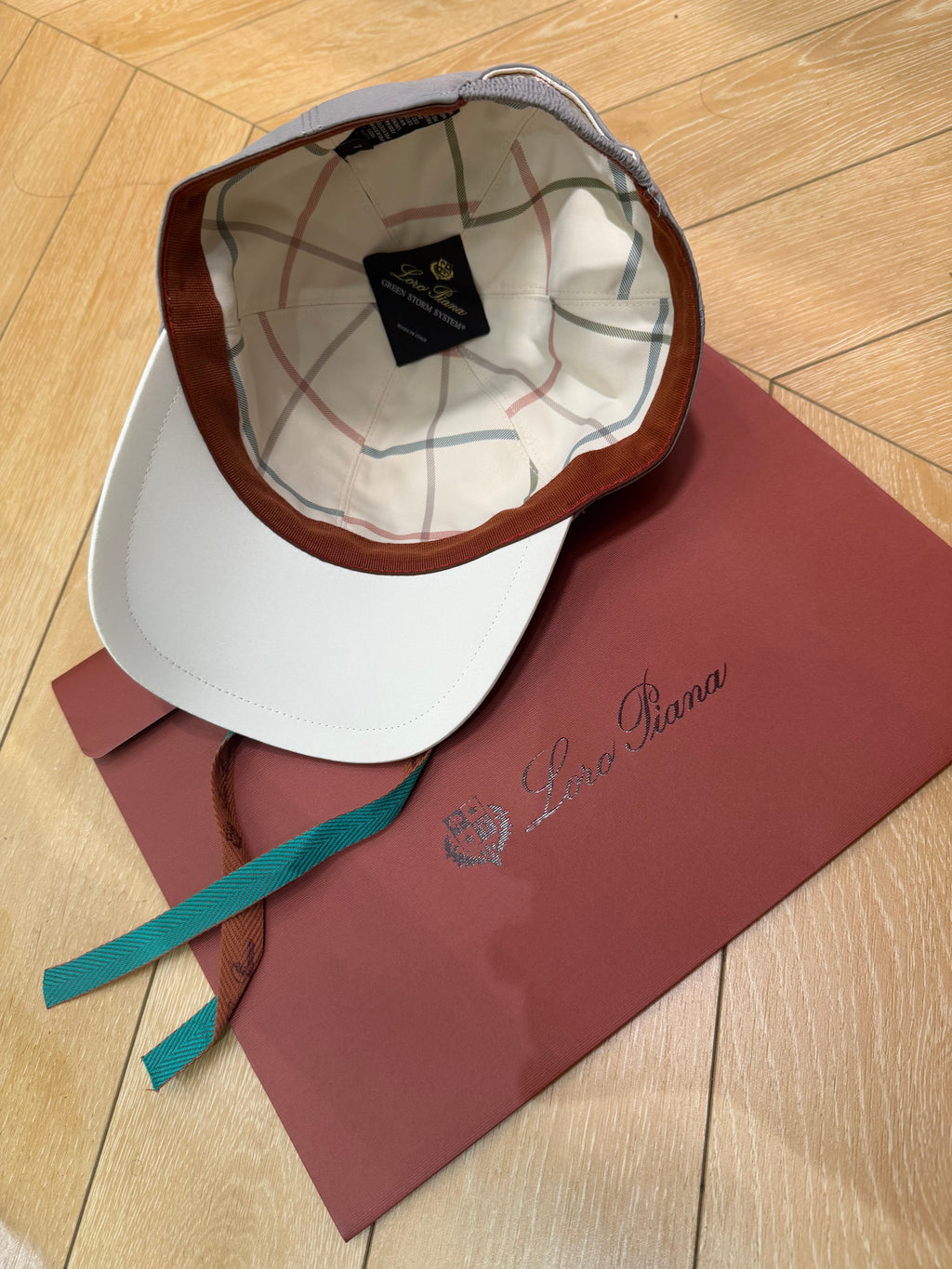 Casquette loro piana full qualité gris souris