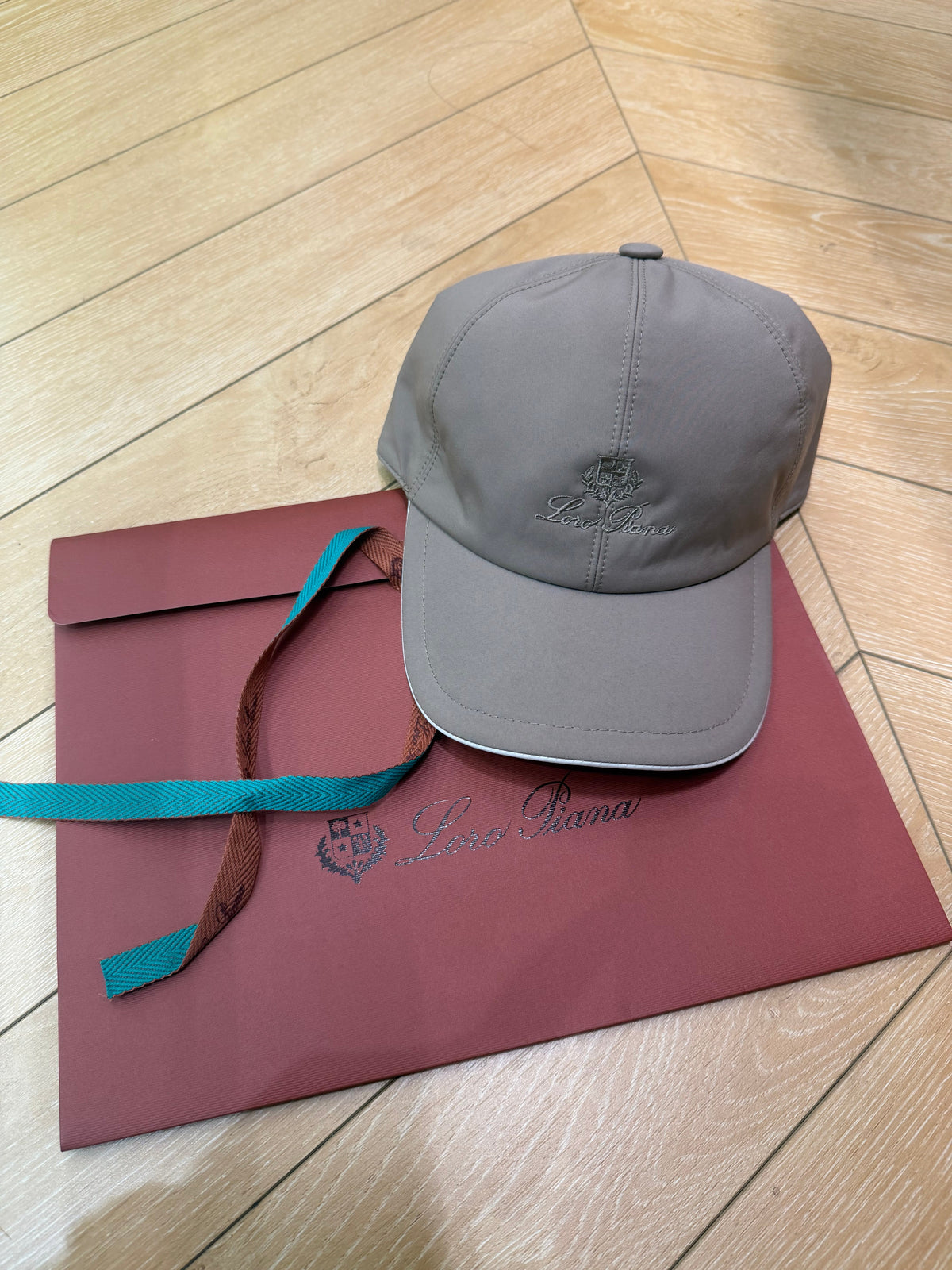 Casquette loro piana full qualité gris souris