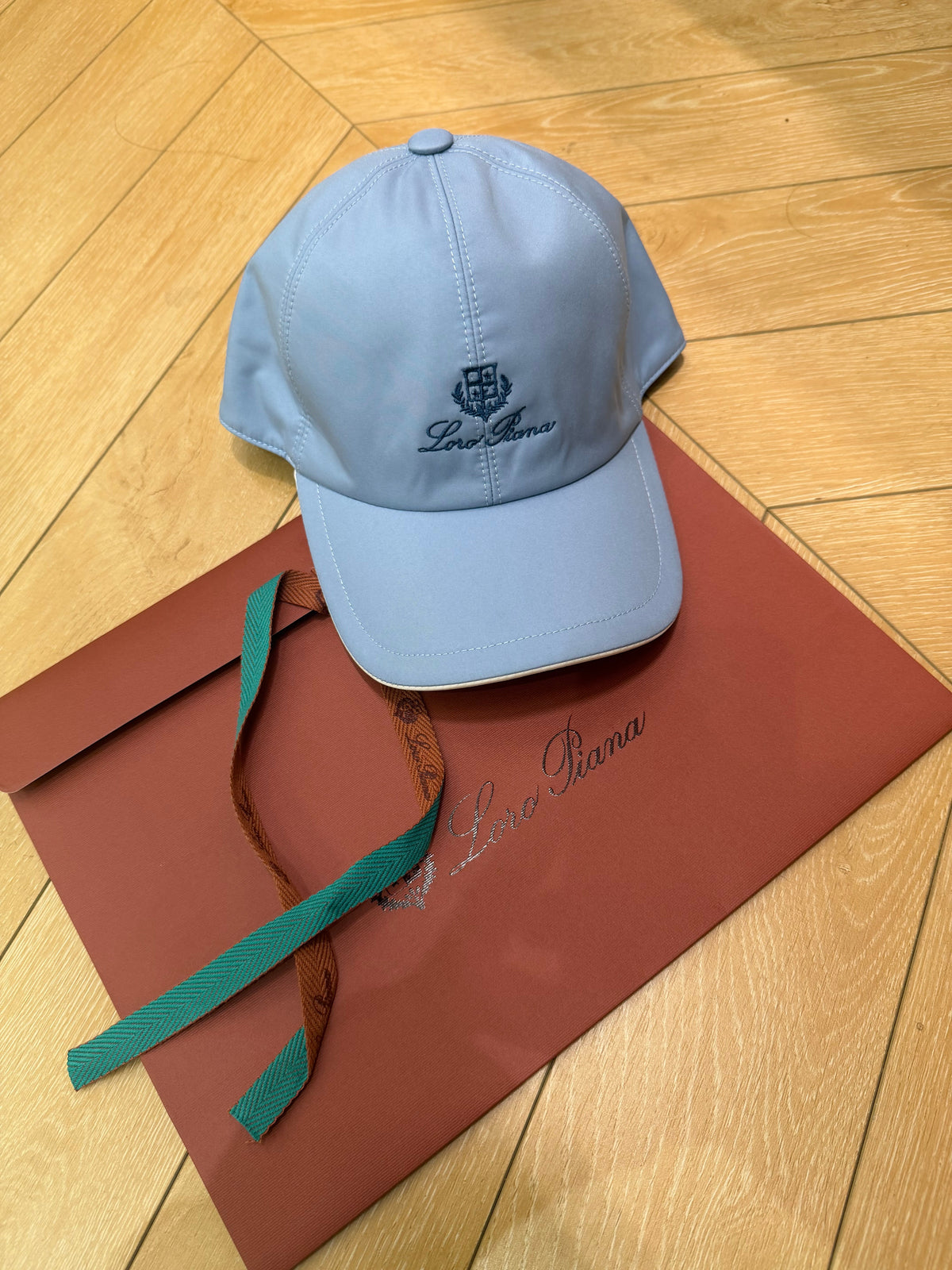 Casquette loro piana full qualité bleu ciel