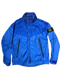Veste stone x Nike existe en 2 coloris noir bleu
