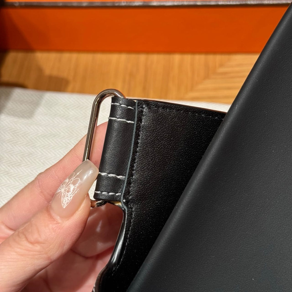Sandales Chypre Hermès Noir Ébène / Couture Blanche