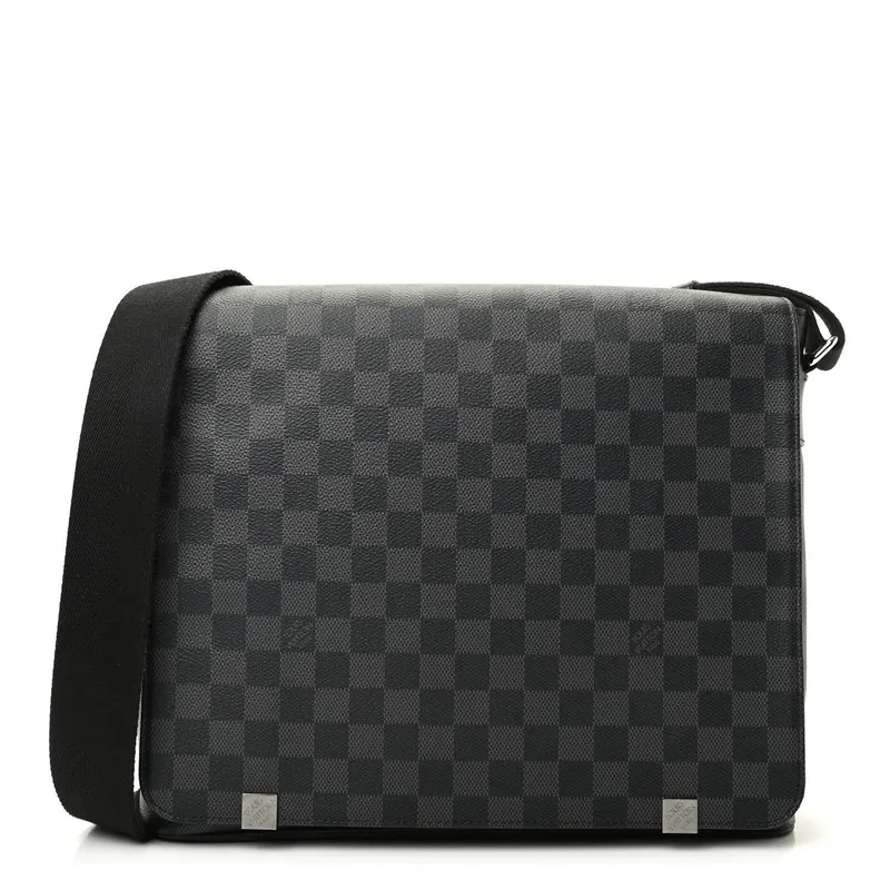 Louis Vuitton District Messenger